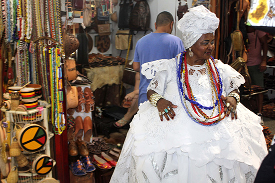 baiana-de-acaraje-prefeitura-de-salvador-mercado-modelo-bahia