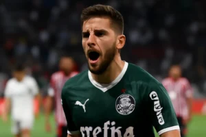 Imagem da capa representando Piquerez disparando após goleada do Palmeiras, refletindo tensão e ameaça no clássico contra o São Paulo