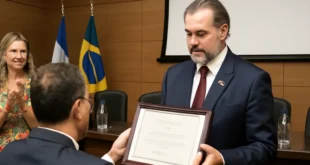 Imagem representando o ministro Toffoli homenageado em cidade, com resort e avião da FAB, revelando fatos explosivos.