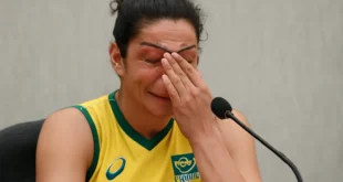 Imagem de capa horizontal 16:9 representando a afastada doping Tandara Caixeta, anunciando aposentadoria do vôlei de forma emocionante