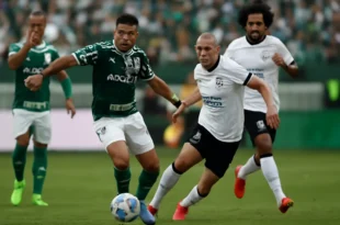 Imagem horizontal mostrando dois jogadores menos do Corinthians durante o clássico com o Palmeiras